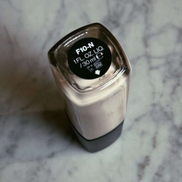 Smashbox Foundation Always On Skin-Balancing Foundation | F10N - Level One Fair - Picture 2 of 4